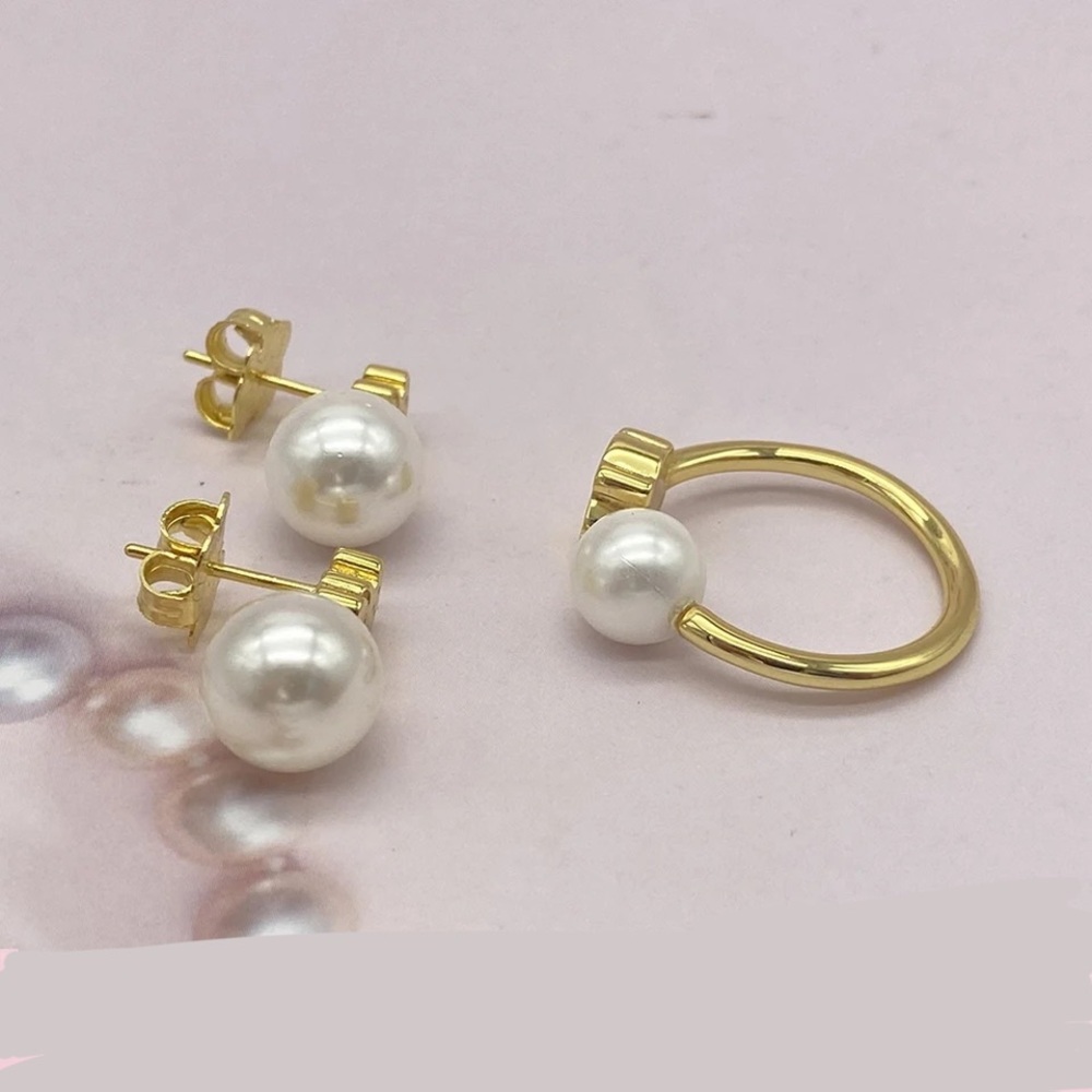 TOUS Gold Bear on Round White Pearl Studs Scoops Earrings - Picture 5 of 16
